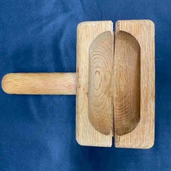 Wood Bagel Miter Holder With Handle - Picture 6 of 8